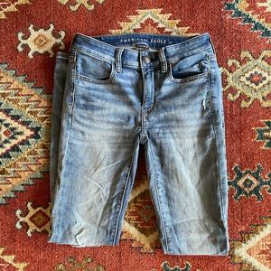 American Eagle Distressed Jeans/Jeggings